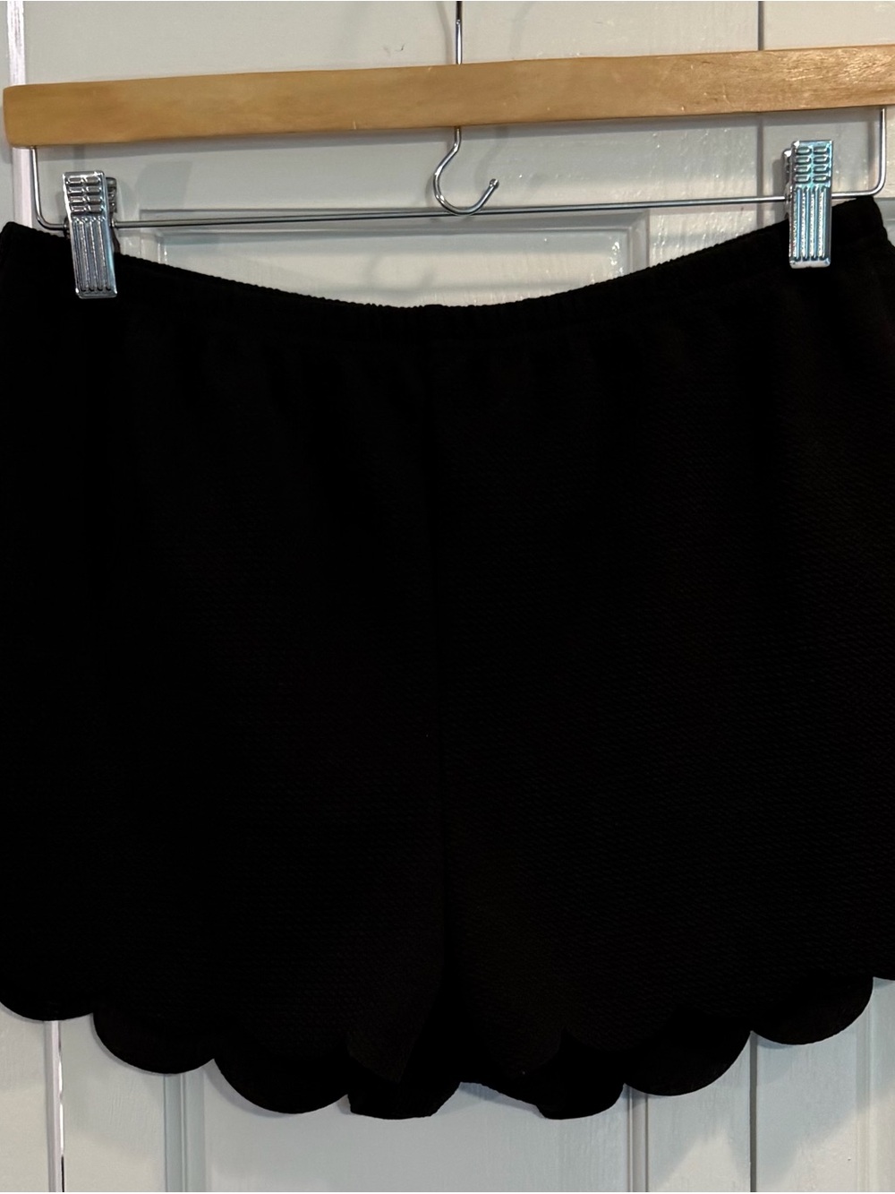 Juniors XL Scalloped Hem Black Dress Shorts with Elastic Waist